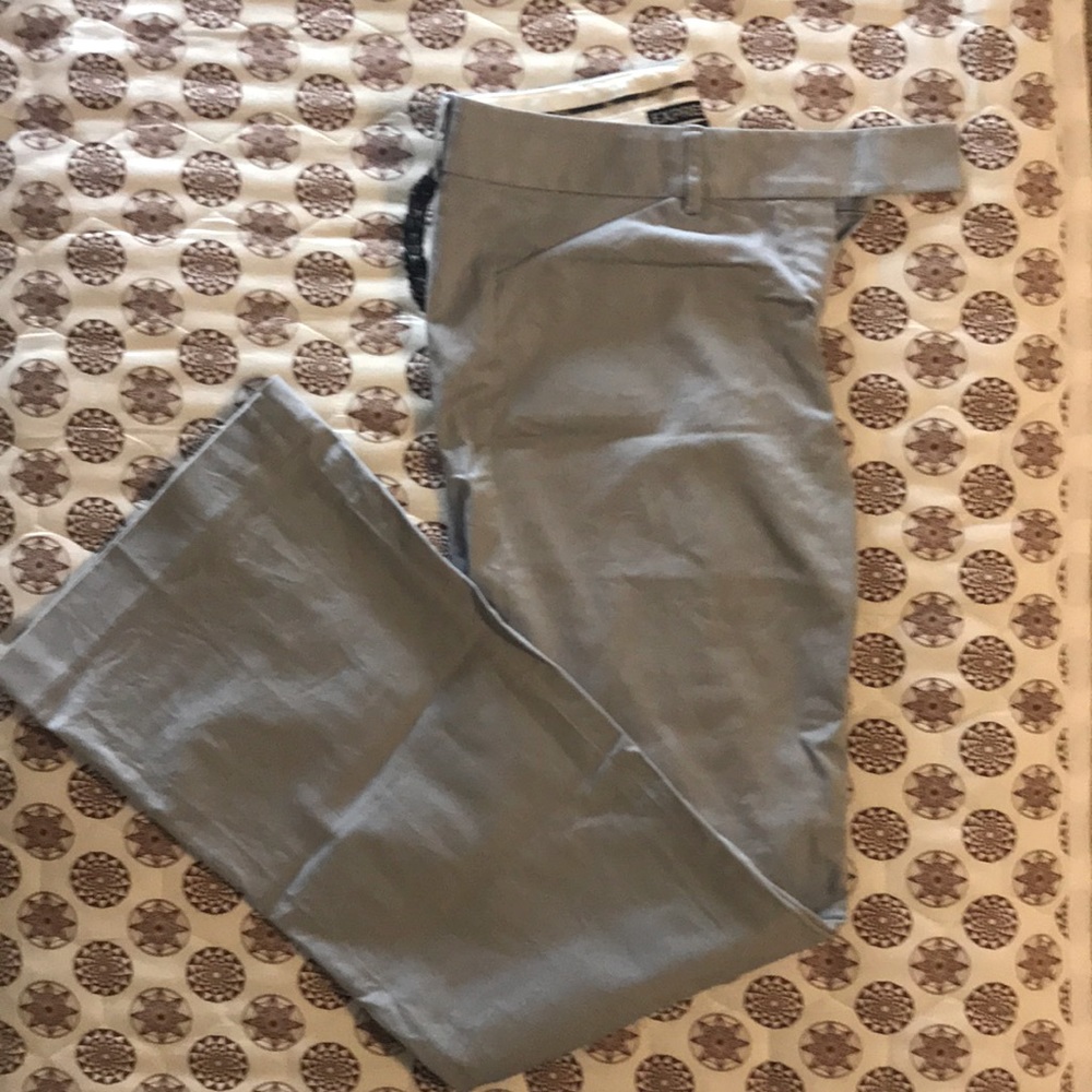 Express Editor dress pants new w/o tags. Never worn. Size 2R. Grey color.